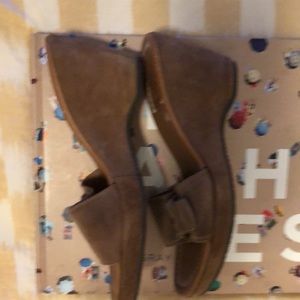 New 🇮🇹 Donald Pliner Wedges.Suede, Color-Cross Neutral. Size 7M. Made 🏔 Italy